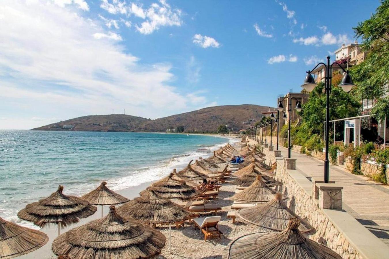 Oasis Himare