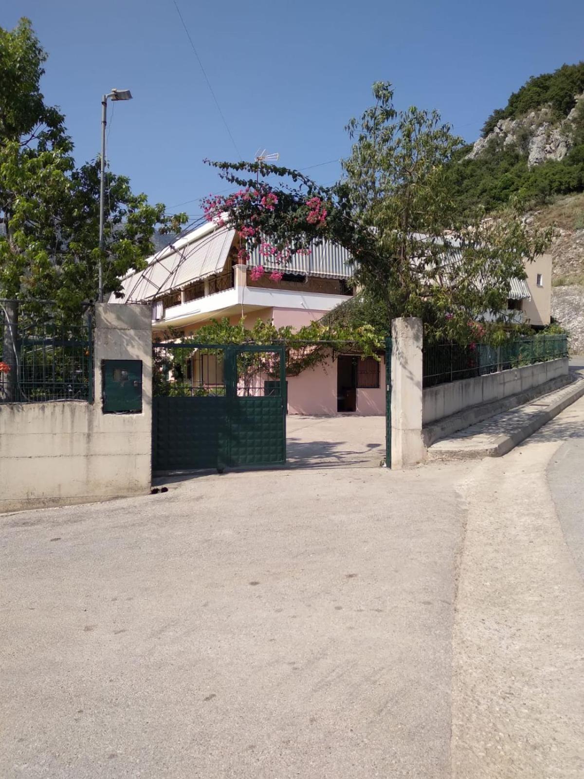 Oasis Himare